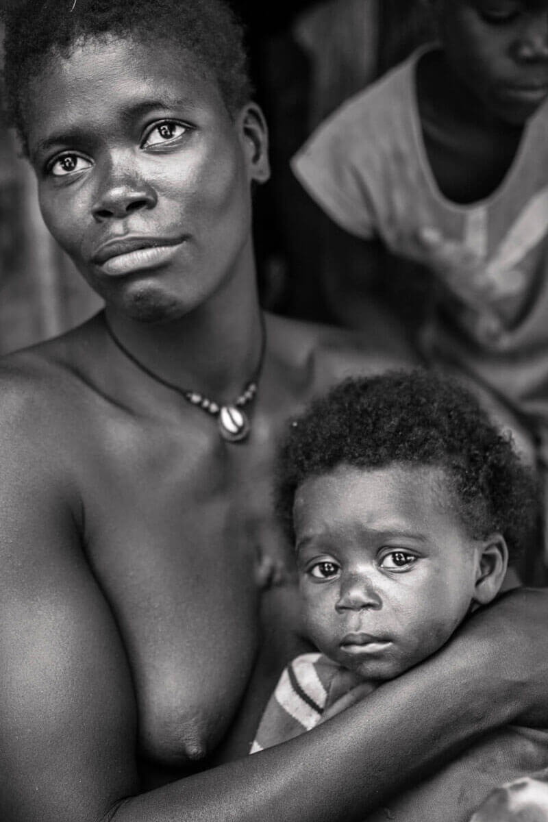 Femme Bijago et son enfant, Guinée-Bissau © Clément Racineux, photographe à Brest, Lannion, Rennes, Saint Brieuc, Bretagne